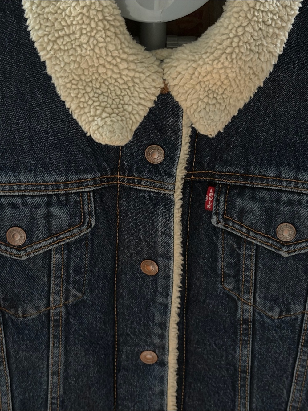 Levi’s Men’s Sherpa-Lined Denim Trucker Jacket – Size M - Picture 7 of 13